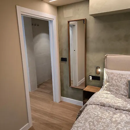 Lhome Triana Apartment *